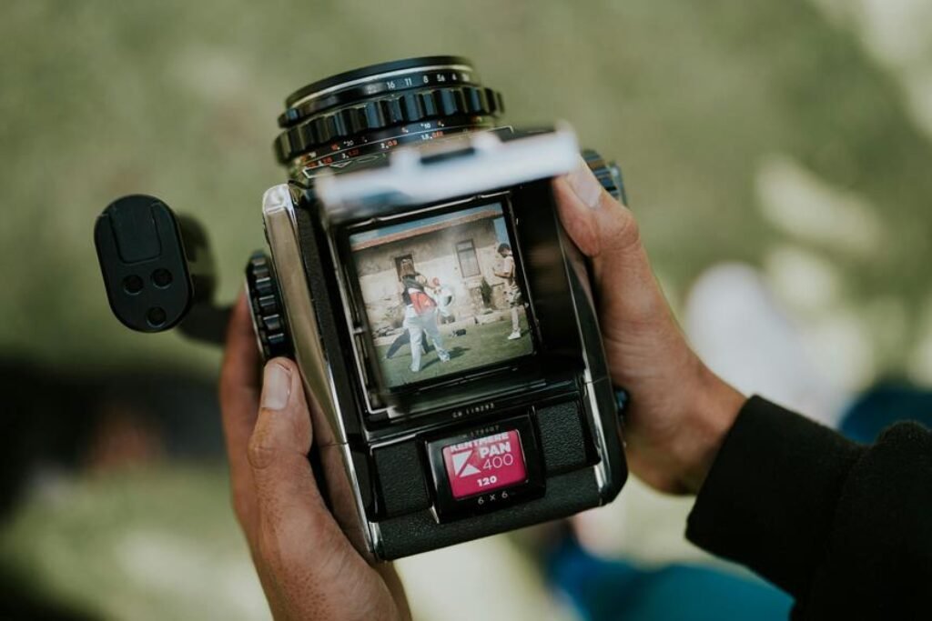 What Is a Medium Format Camera, and Is It Worth It? What Is a Medium Format Camera, and Is It Worth It?