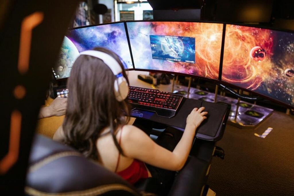 Why Is Gaming on Ultra-Wide Monitors So Popular? Why Is Gaming on Ultra-Wide Monitors So Popular?